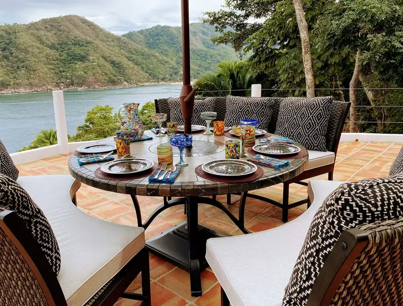 Dinner for eight, set outside