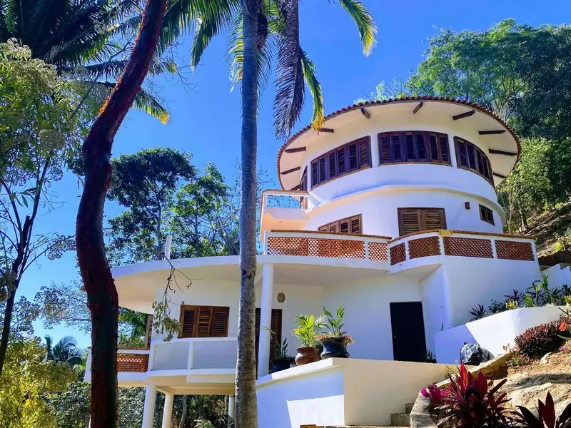 Casa Gratitud from the path